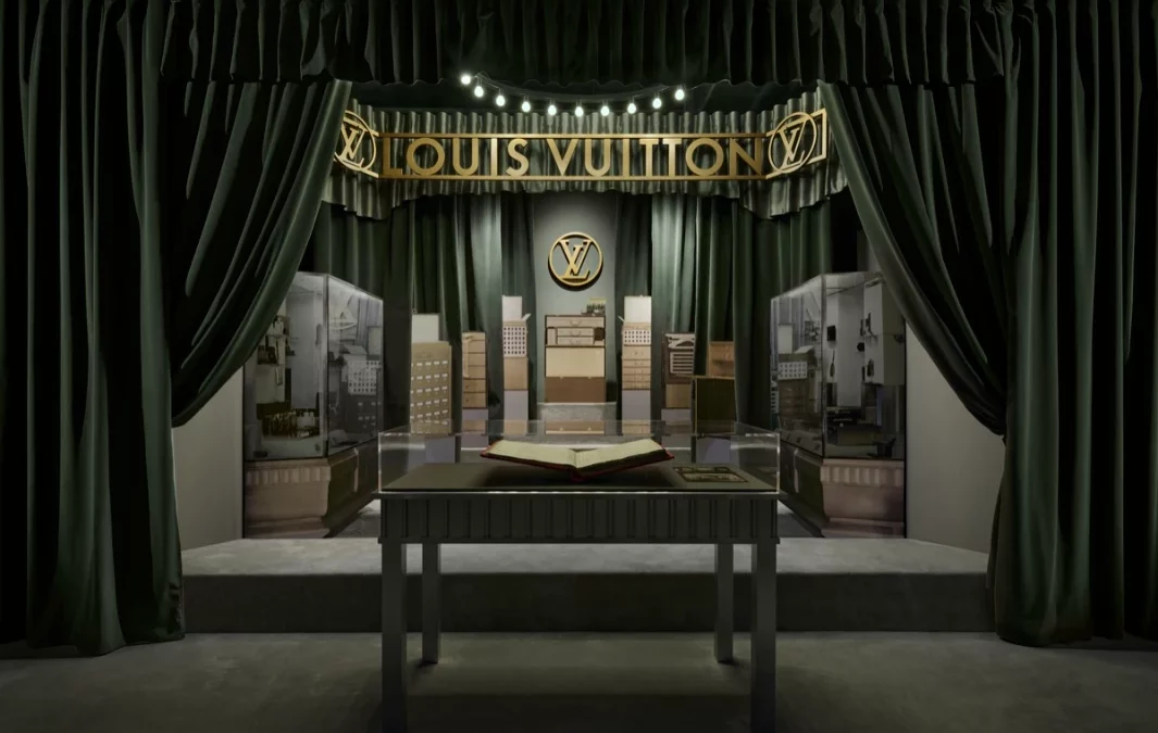 La maison Louis Vuitton célèbre l’Art Déco à Paris à travers une exposition inédite
