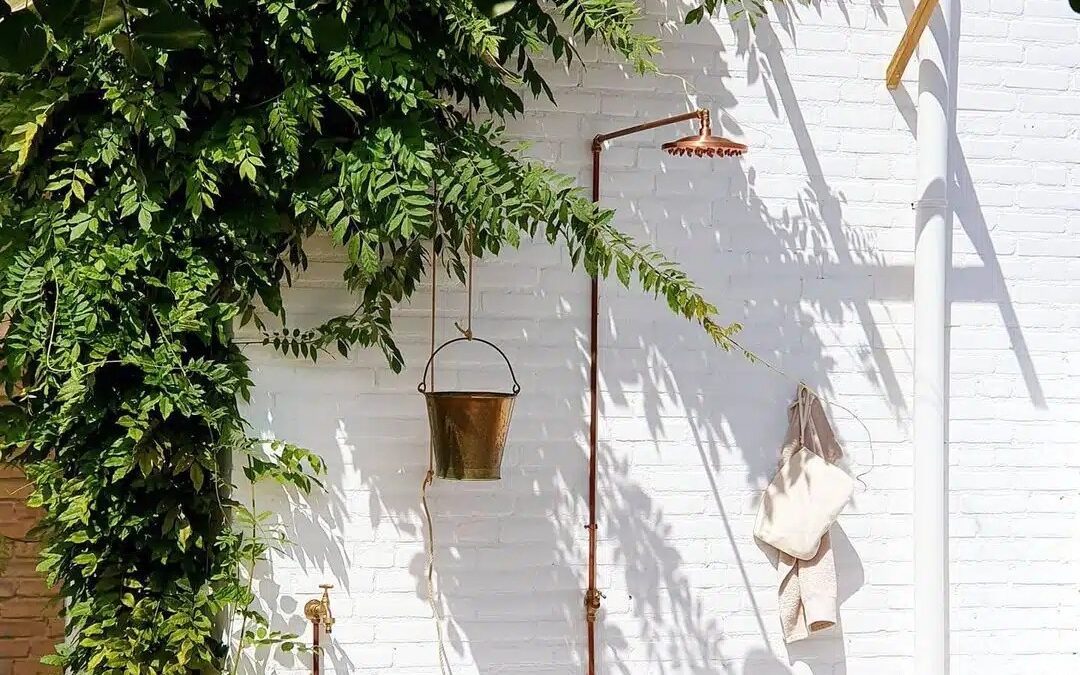 10 douches d&rsquo;extérieur pour sublimer votre jardin cet été